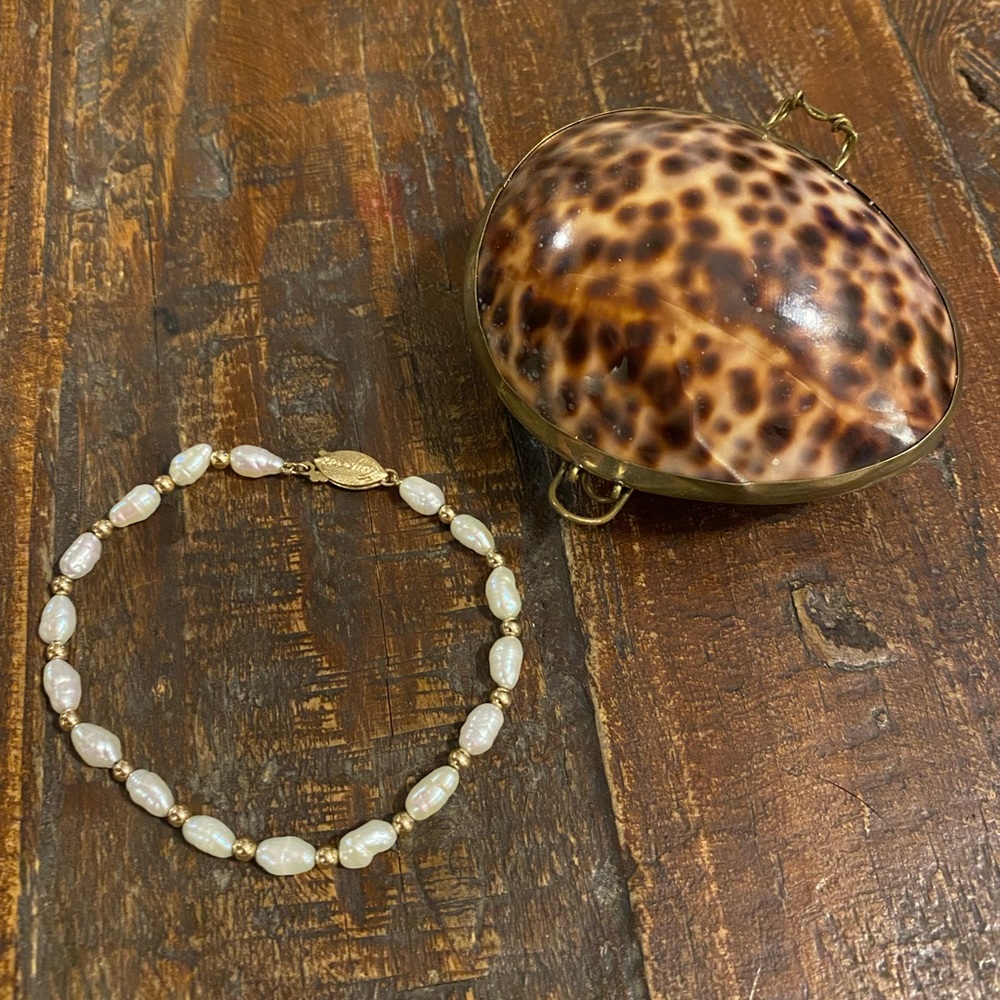 Freshwater Pearl and Gold bead Bracelet